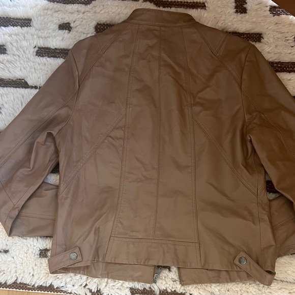 Bagatelle Brown leather jacket. - Picture 9 of 10